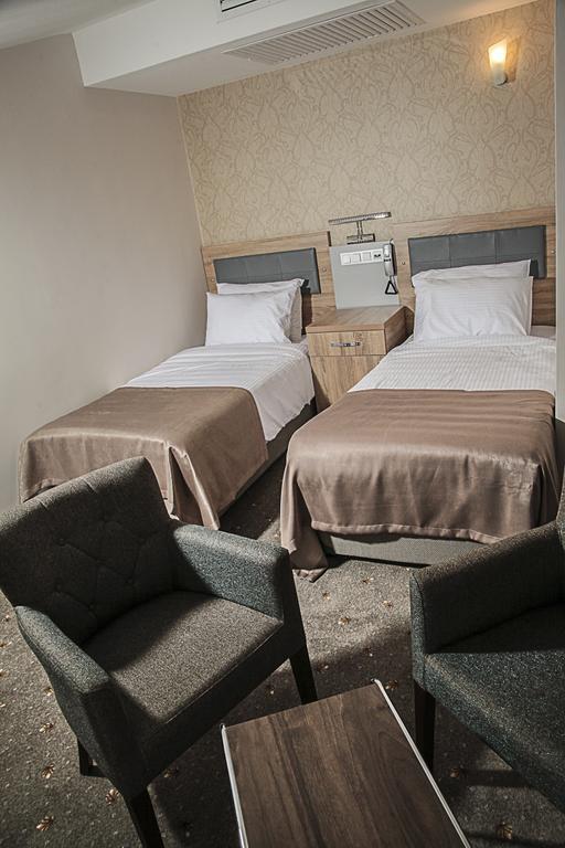 Remila Hotel コジャエリ 部屋 写真